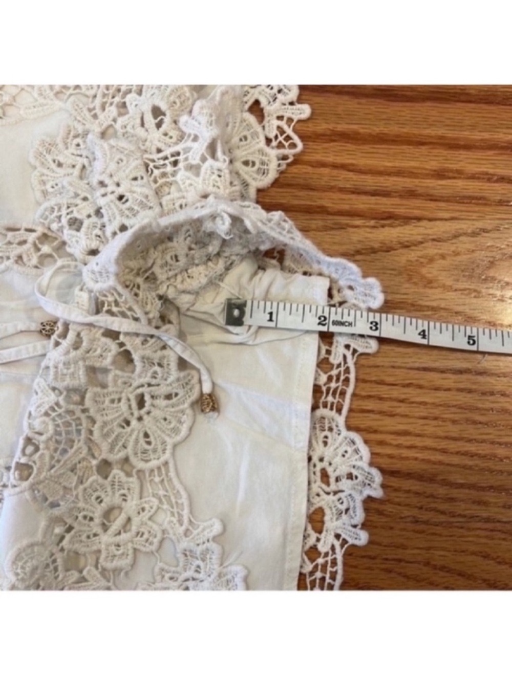 Like New Anthropologie Filigree Lace Shorts by Elevenses- Cream, Size Small - Picture 8 of 9